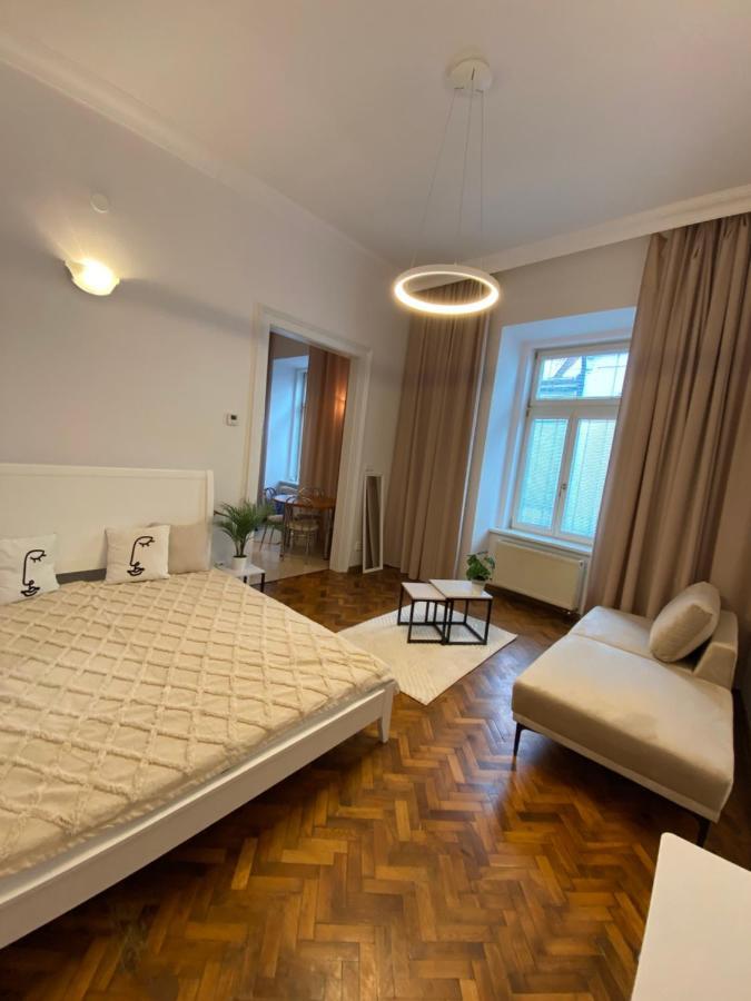 Apartment In City Center Košice Esterno foto