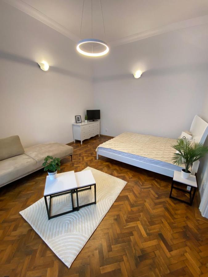 Apartment In City Center Košice Esterno foto